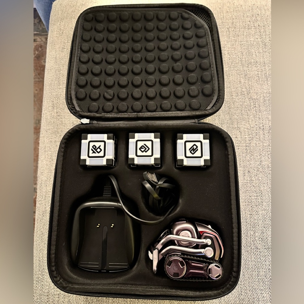 Cozmo Robot by Anki